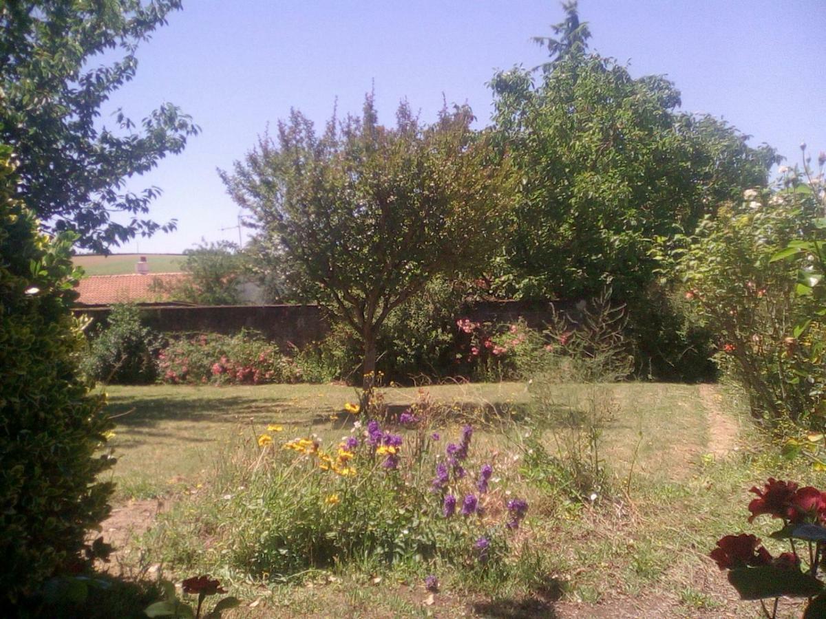 Le Gite De Reaumur Bagian luar foto